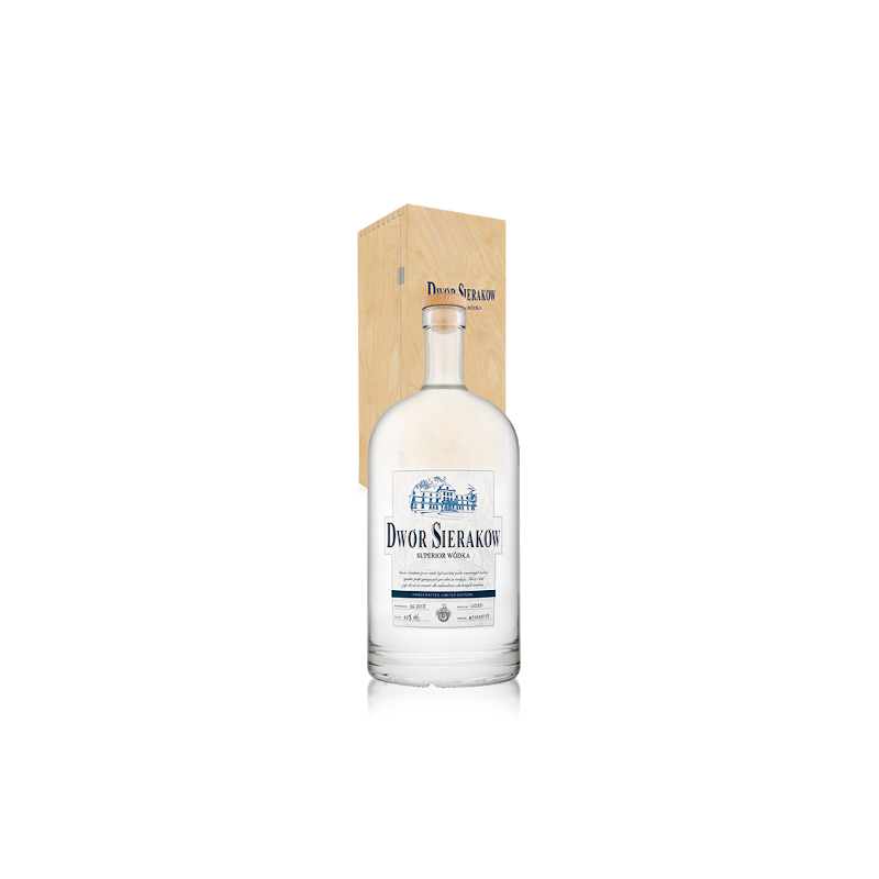 Wódka "Dwór Sieraków" 4,5 l w drewnianej skrzyni