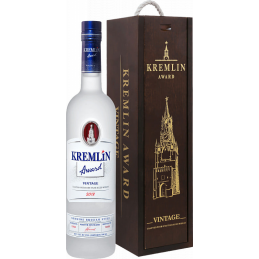 Vodka  Kremlin Award Vintage w drewnianej skrzynce 40%/0,7